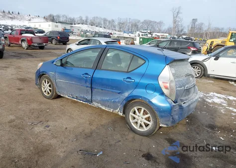 2013 Toyota Prius C Three из США, поврежденный, VIN JTDKDTB32D1533747